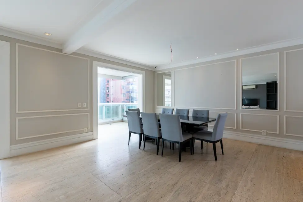 Foto 6 de Apartamento com 4 quartos à venda, 234m2 em Itaim Bibi, São Paulo - SP