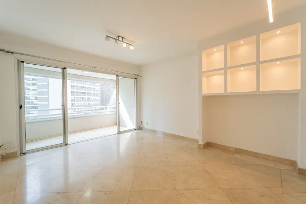 Foto 3 de Apartamento com 4 quartos à venda, 104m2 em Moema, São Paulo - SP