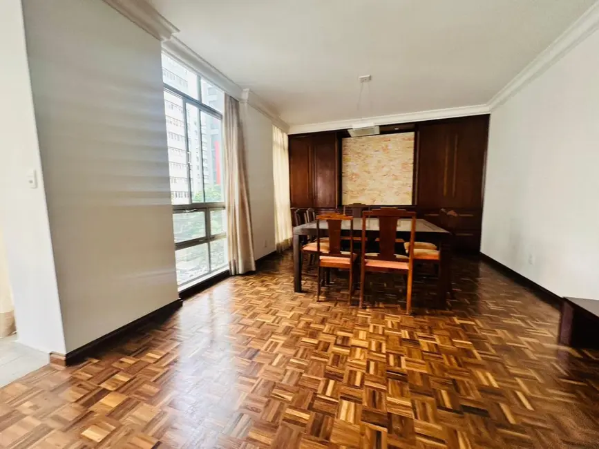 Apartamento com 3 quartos à venda, 310m2 em Jardim América, São Paulo - SP - imagem 5 Foto 5 de Apartamento com 3 quartos à venda, 310m2 em Jardim América, São Paulo - SP