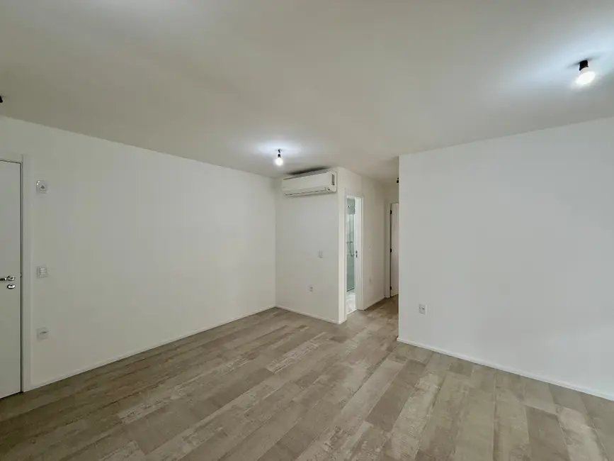 Foto 7 de Apartamento com 2 quartos à venda em Moema, São Paulo - SP
