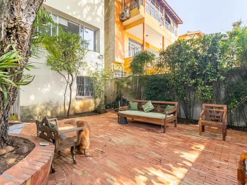 Casa com 5 quartos à venda, 318m2 em Pacaembu, São Paulo - SP - imagem 2 Foto 2 de Casa com 5 quartos à venda, 318m2 em Pacaembu, São Paulo - SP
