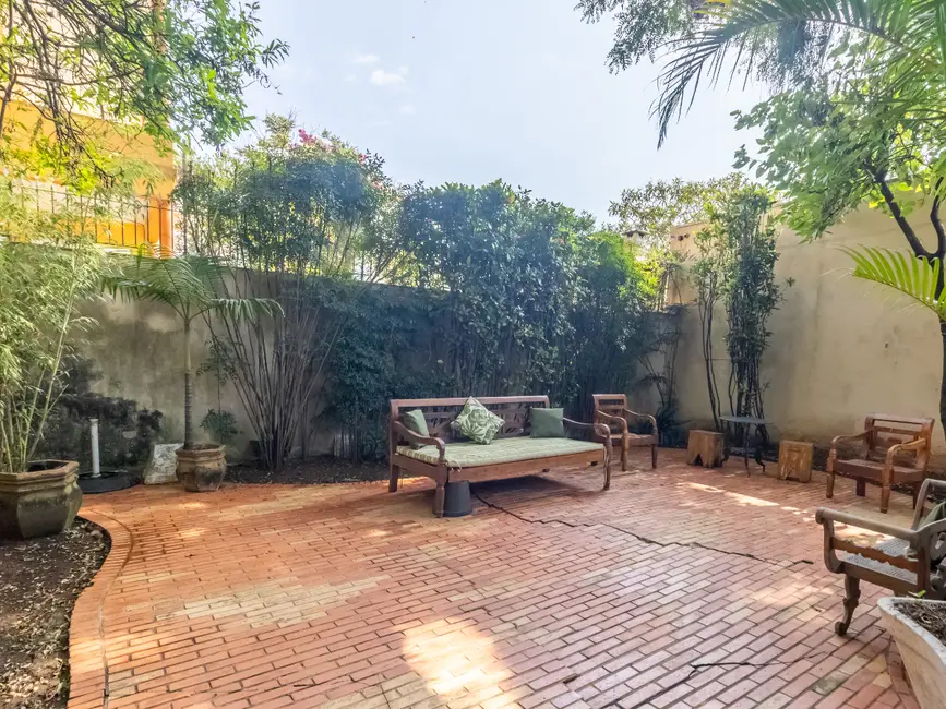 Casa com 5 quartos à venda, 318m2 em Pacaembu, São Paulo - SP - imagem 3 Foto 3 de Casa com 5 quartos à venda, 318m2 em Pacaembu, São Paulo - SP