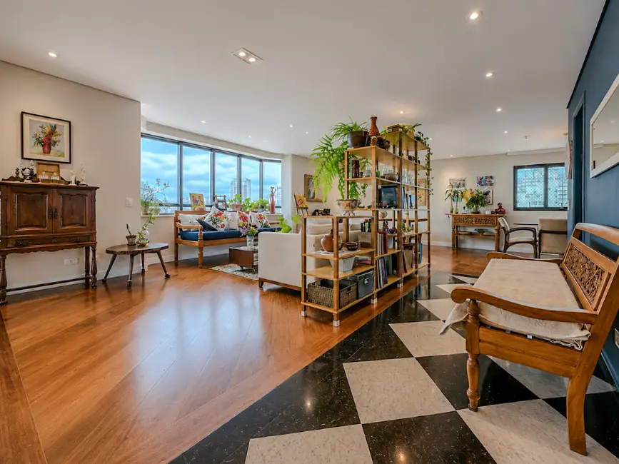 Apartamento com 3 quartos à venda, 236m2 em Aclimação, São Paulo - SP - imagem 3 Foto 3 de Apartamento com 3 quartos à venda, 236m2 em Aclimação, São Paulo - SP