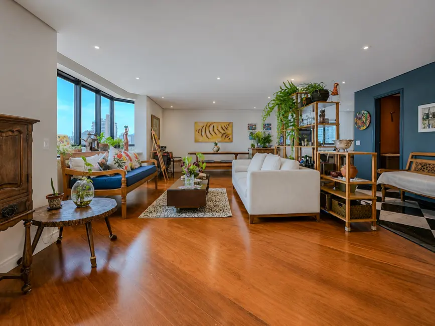Apartamento com 3 quartos à venda, 236m2 em Aclimação, São Paulo - SP - imagem 2 Foto 2 de Apartamento com 3 quartos à venda, 236m2 em Aclimação, São Paulo - SP