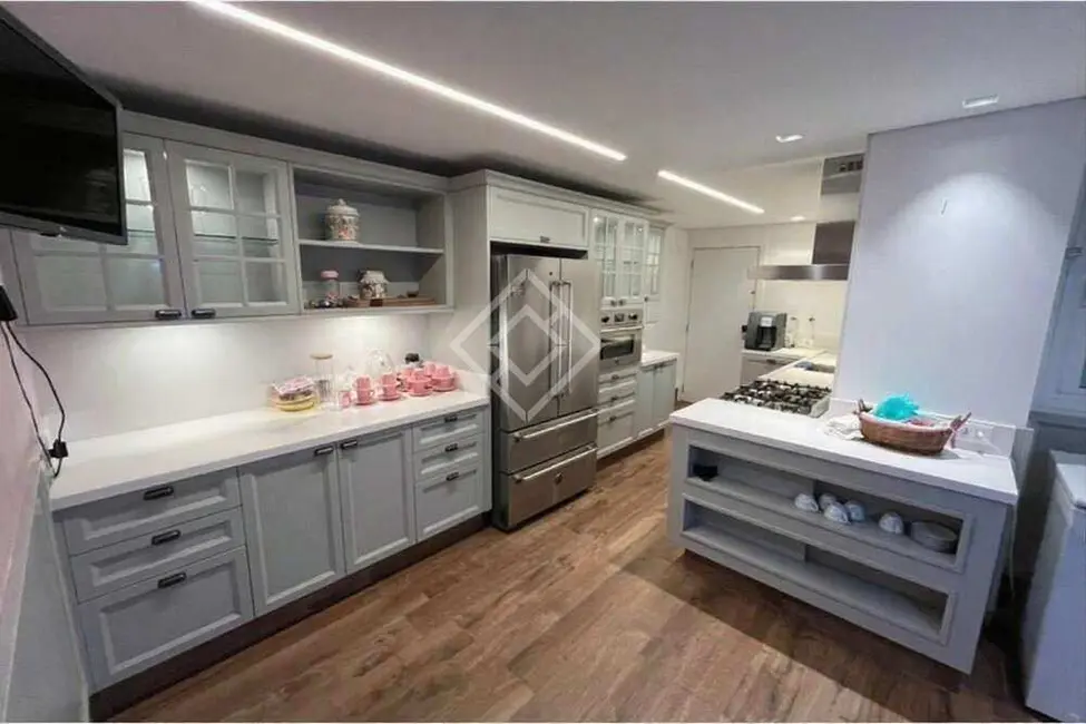 Apartamento com 3 quartos para alugar, 291m2 em Água Branca, São Paulo - SP - imagem 8 Foto 8 de Apartamento com 3 quartos para alugar, 291m2 em Água Branca, São Paulo - SP