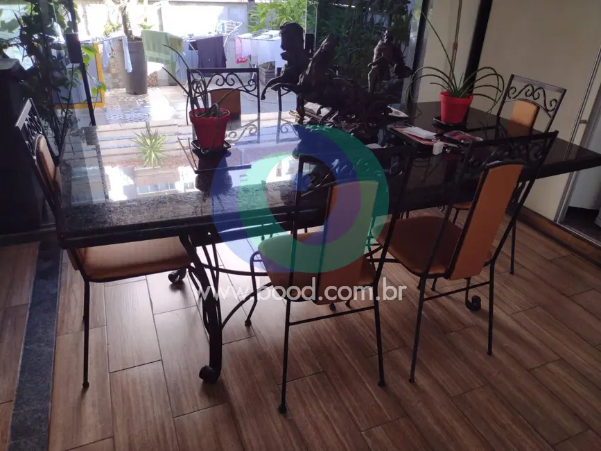 Casa com 3 quartos para alugar, 320m2 em Gonzaga, Santos - SP - imagem 4 Foto 4 de Casa com 3 quartos para alugar, 320m2 em Gonzaga, Santos - SP
