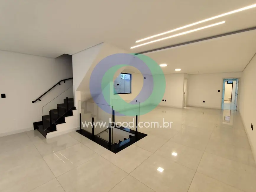 Casa com 3 quartos à venda, 280m2 em Embaré, Santos - SP - imagem 9 Foto 9 de Casa com 3 quartos à venda, 280m2 em Embaré, Santos - SP