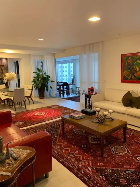 Foto 1 de Apartamento com 4 quartos para alugar, 233m2 em Sao Jose Dos Campos - SP