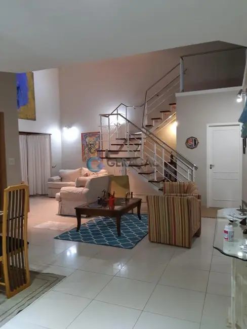 Foto 2 de Casa de Condomínio com 3 quartos para alugar, 200m2 em Sao Jose Dos Campos - SP