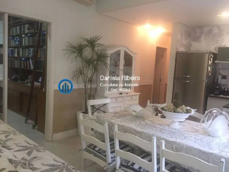 Casa com 4 quartos à venda, 300m2 em Gonzaga, Santos - SP - imagem 9 Foto 9 de Casa com 4 quartos à venda, 300m2 em Gonzaga, Santos - SP