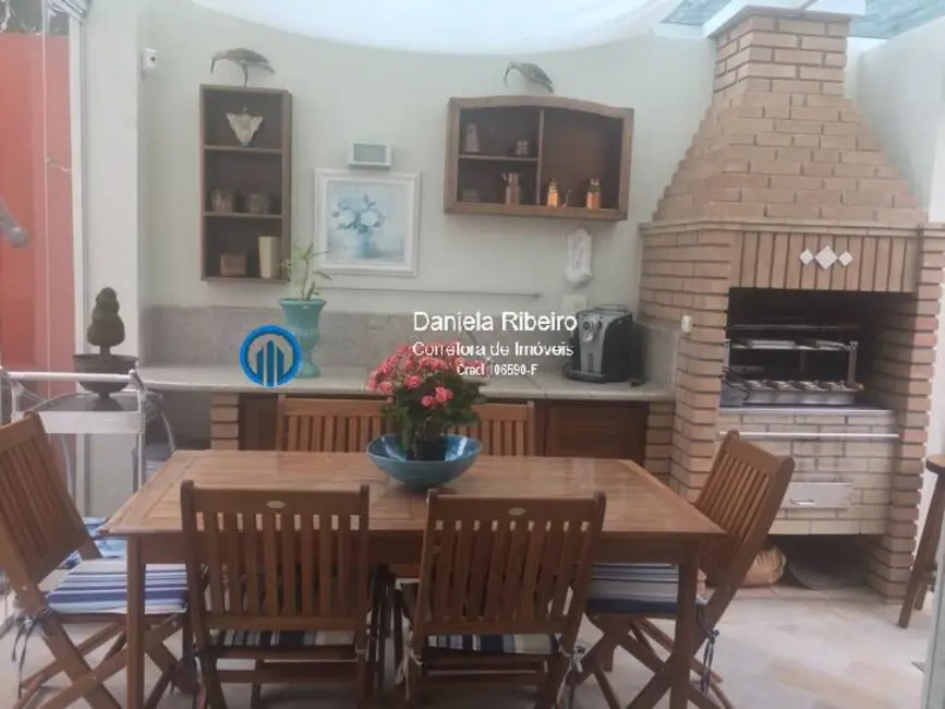 Casa com 4 quartos à venda, 300m2 em Gonzaga, Santos - SP - imagem 5 Foto 5 de Casa com 4 quartos à venda, 300m2 em Gonzaga, Santos - SP