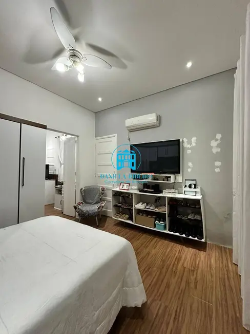Foto 8 de Casa com 3 quartos à venda, 300m2 em Vila Mathias, Santos - SP