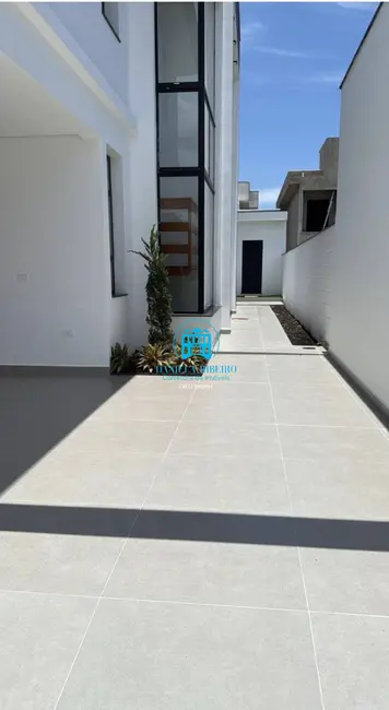 Foto 2 de Casa com 4 quartos à venda, 250m2 em Itanhaem - SP