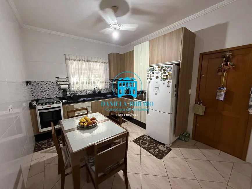Foto 6 de Casa com 3 quartos à venda, 135m2 em Guilhermina, Praia Grande - SP