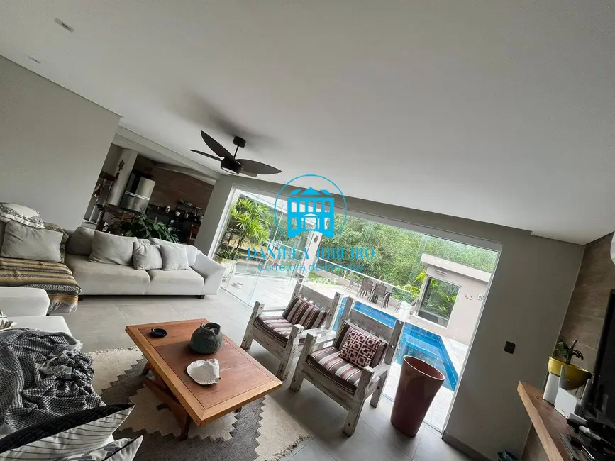Foto 3 de Casa com 5 quartos à venda, 300m2 em Sao Sebastiao - SP