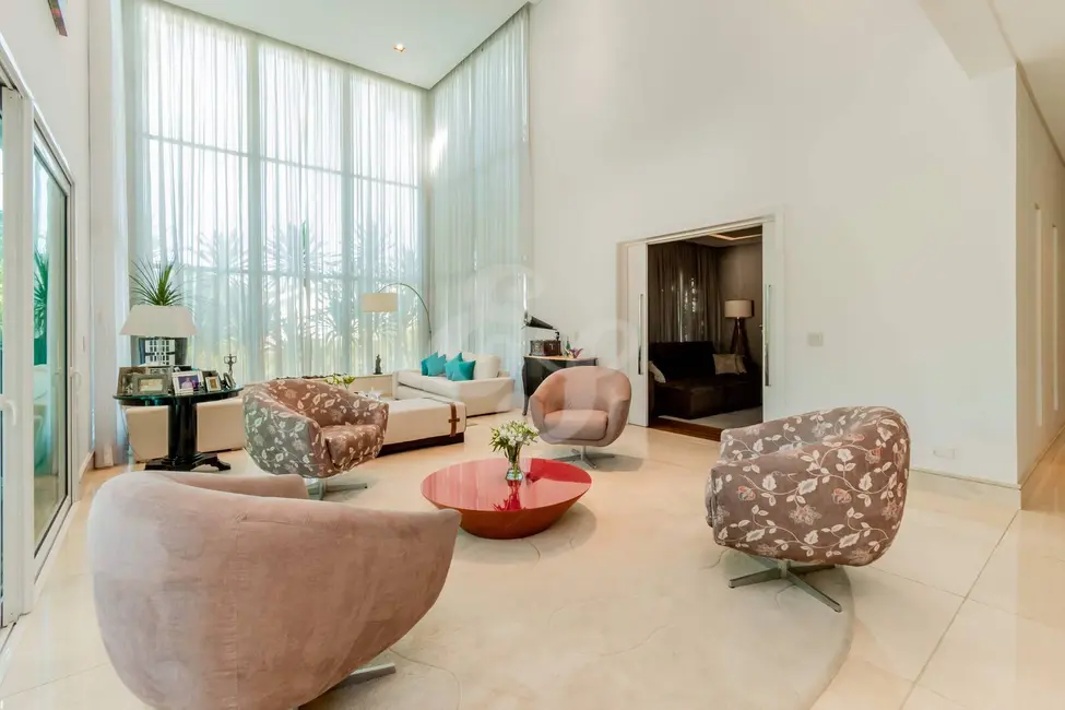 Casa com 5 quartos à venda e para alugar, 700m2 em Alphaville, Santana De Parnaiba - SP - imagem 6 Foto 6 de Casa com 5 quartos à venda e para alugar, 700m2 em Alphaville, Santana De Parnaiba - SP