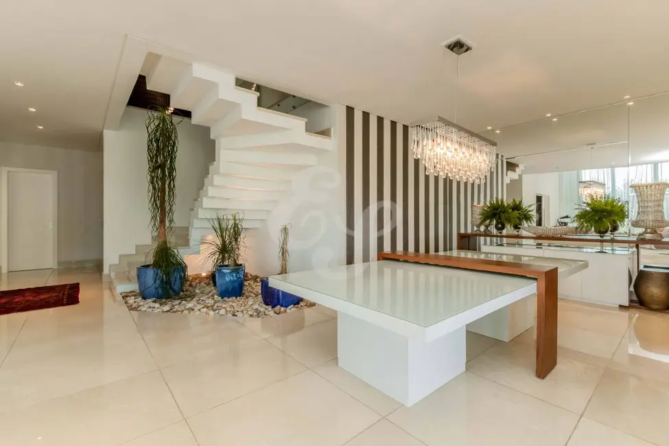 Casa com 5 quartos à venda e para alugar, 700m2 em Alphaville, Santana De Parnaiba - SP - imagem 4 Foto 4 de Casa com 5 quartos à venda e para alugar, 700m2 em Alphaville, Santana De Parnaiba - SP