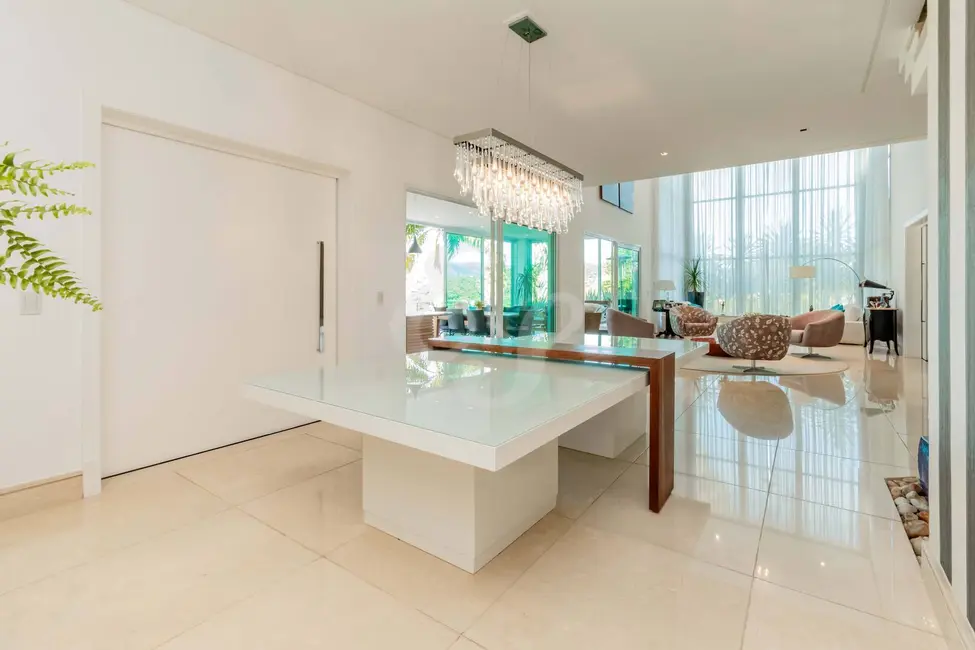 Casa com 5 quartos à venda e para alugar, 700m2 em Alphaville, Santana De Parnaiba - SP - imagem 5 Foto 5 de Casa com 5 quartos à venda e para alugar, 700m2 em Alphaville, Santana De Parnaiba - SP