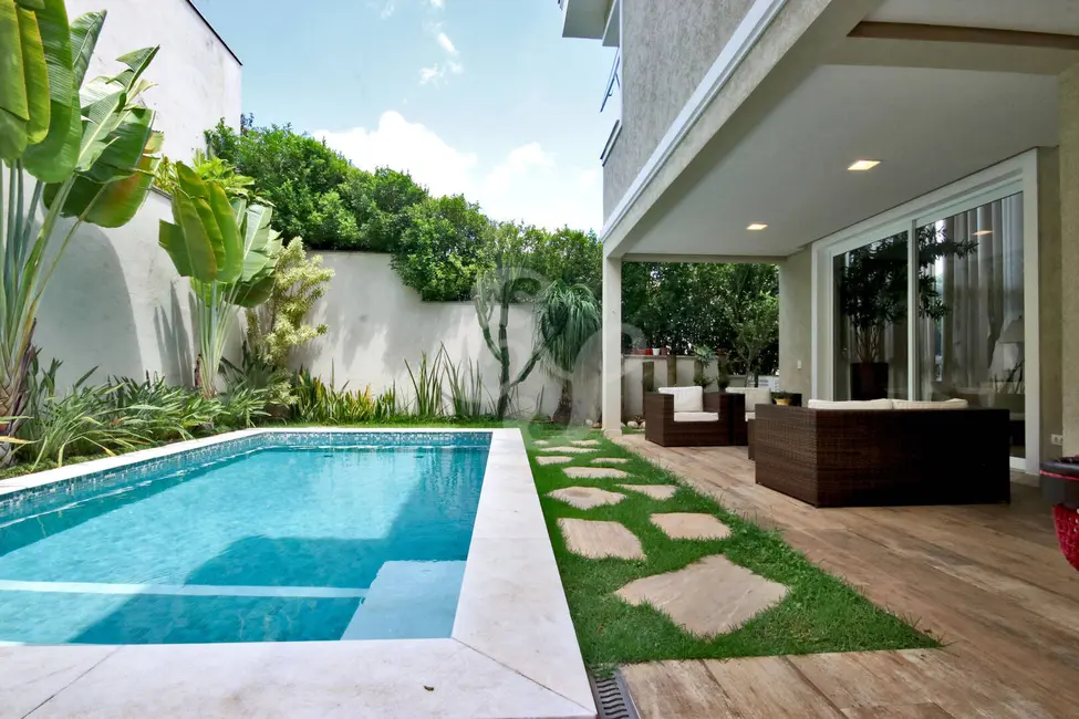 Casa com 4 quartos à venda e para alugar, 393m2 em Alphaville, Santana De Parnaiba - SP - imagem 3 Foto 3 de Casa com 4 quartos à venda e para alugar, 393m2 em Alphaville, Santana De Parnaiba - SP