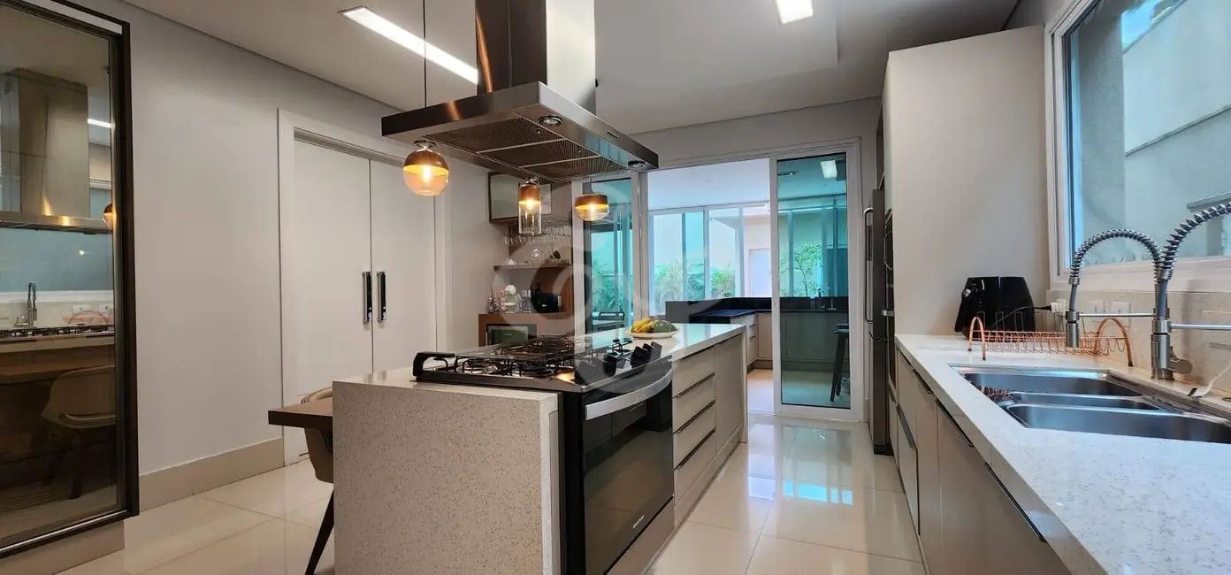 Casa com 4 quartos à venda, 600m2 em Alphaville, Santana De Parnaiba - SP - imagem 7 Foto 7 de Casa com 4 quartos à venda, 600m2 em Alphaville, Santana De Parnaiba - SP