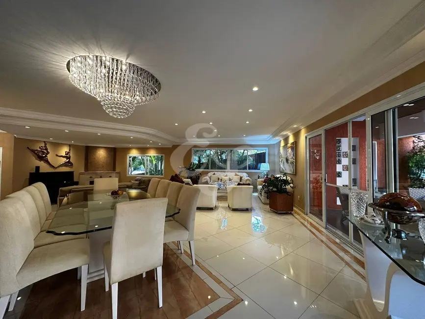 Foto 2 de Casa com 4 quartos à venda e para alugar, 650m2 em Alphaville, Santana De Parnaiba - SP