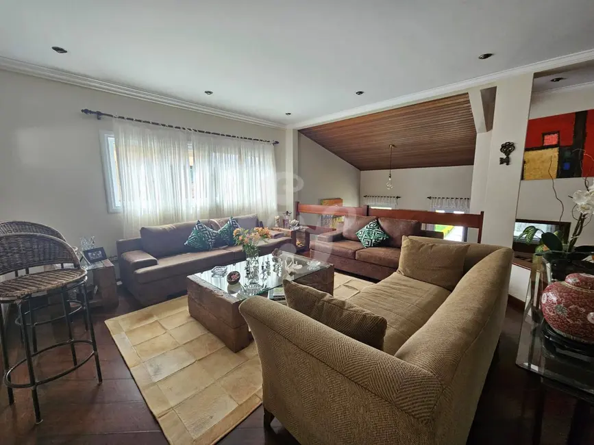 Casa com 4 quartos à venda, 400m2 em Residencial Morada das Estrelas (Aldeia da Serra), Barueri - SP - imagem 7 Foto 7 de Casa com 4 quartos à venda, 400m2 em Residencial Morada das Estrelas (Aldeia da Serra), Barueri - SP