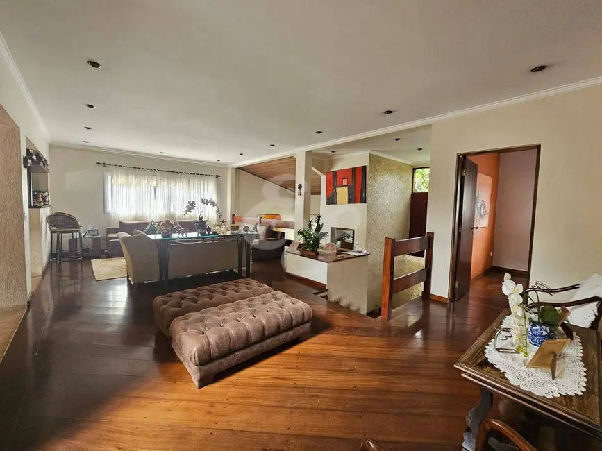 Casa com 4 quartos à venda, 400m2 em Residencial Morada das Estrelas (Aldeia da Serra), Barueri - SP - imagem 8 Foto 8 de Casa com 4 quartos à venda, 400m2 em Residencial Morada das Estrelas (Aldeia da Serra), Barueri - SP