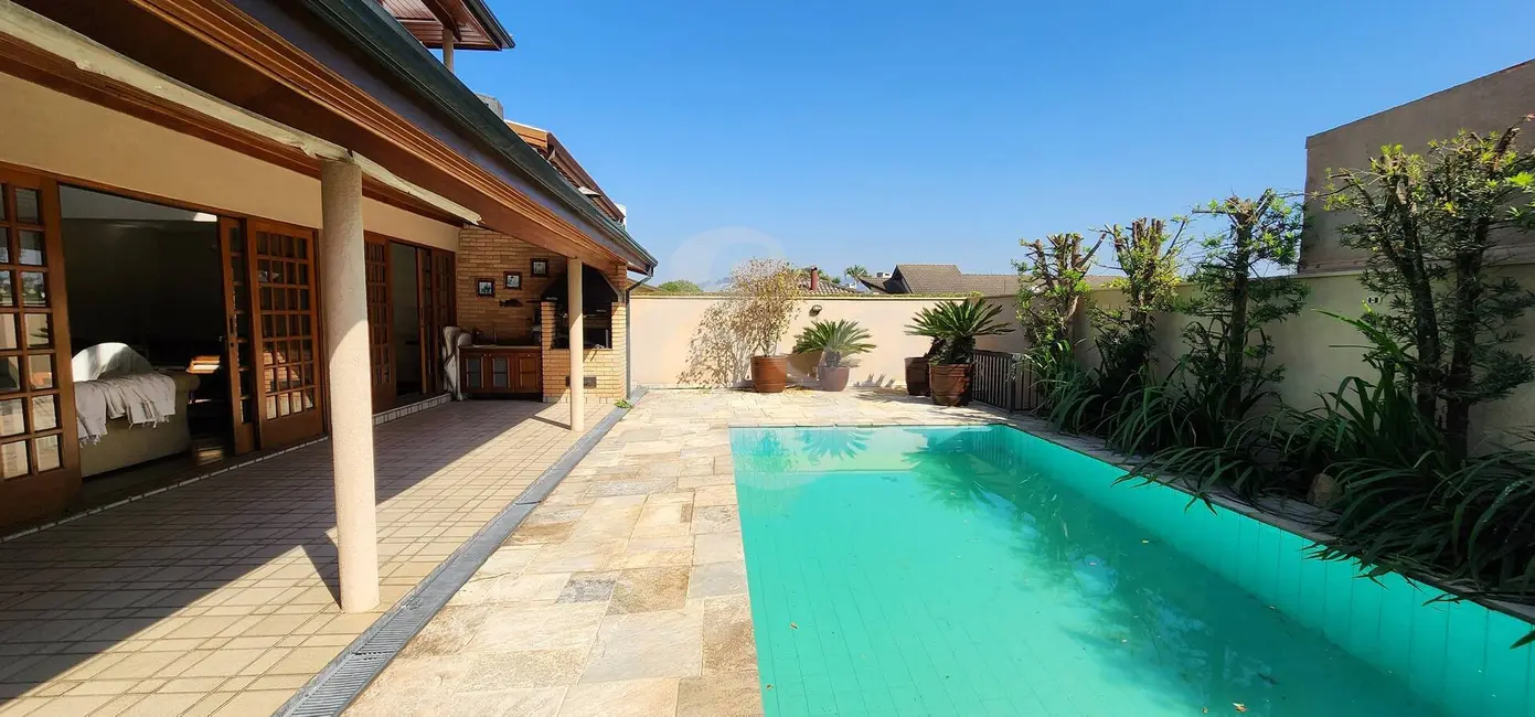 Foto 3 de Casa com 4 quartos para alugar, 360m2 em Alphaville, Santana De Parnaiba - SP