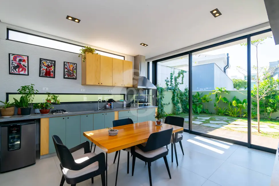 Casa com 3 quartos à venda, 260m2 em Cidade Tamboré, Santana De Parnaiba - SP - imagem 8 Foto 8 de Casa com 3 quartos à venda, 260m2 em Cidade Tamboré, Santana De Parnaiba - SP