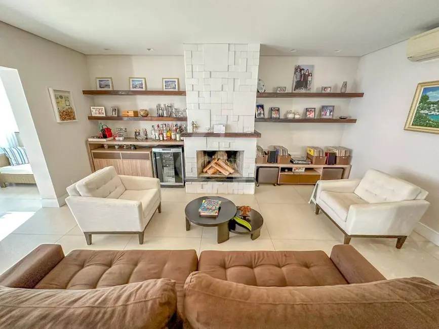 Foto 6 de Casa com 4 quartos à venda, 350m2 em Alphaville Residencial Um, Barueri - SP