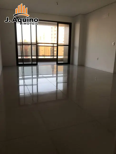 Foto 4 de Apartamento com 3 quartos à venda, 107m2 em Cocó, Fortaleza - CE