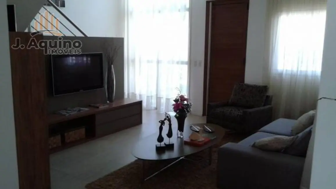 Casa de Condomínio com 4 quartos à venda, 215m2 em Lagoa Redonda, Fortaleza - CE - imagem 5 Foto 5 de Casa de Condomínio com 4 quartos à venda, 215m2 em Lagoa Redonda, Fortaleza - CE