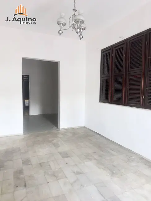 Casa com 4 quartos à venda, 174m2 em Fátima, Fortaleza - CE - imagem 4 Foto 4 de Casa com 4 quartos à venda, 174m2 em Fátima, Fortaleza - CE