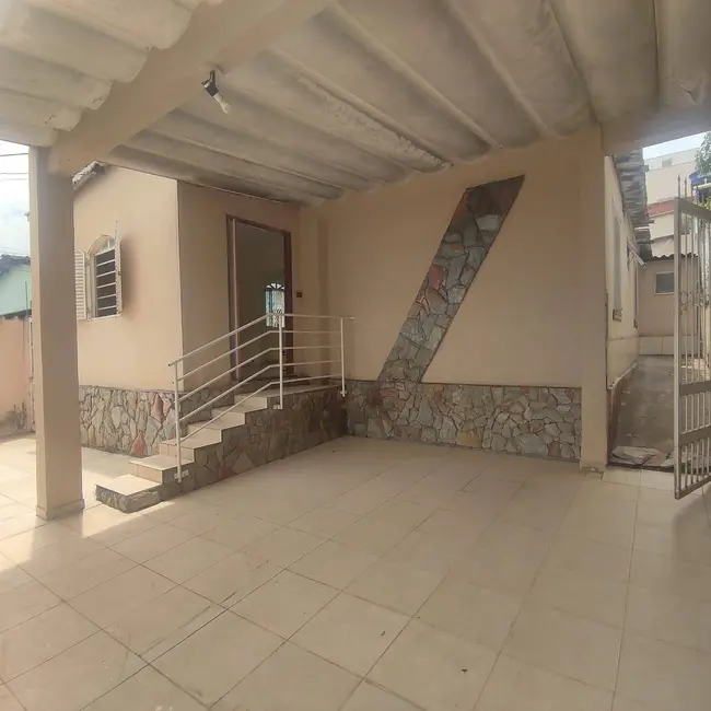 Foto 1 de Casa com 3 quartos para alugar, 150m2 em São Lourenço, Anapolis - GO