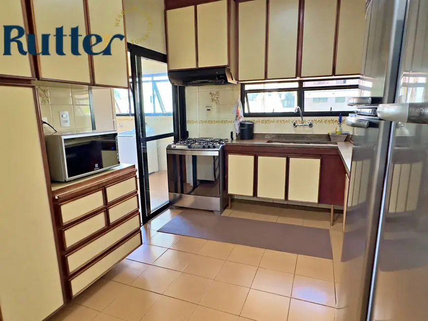 Apartamento com 3 quartos à venda, 185m2 em Indianópolis, São Paulo - SP - imagem 8 Foto 8 de Apartamento com 3 quartos à venda, 185m2 em Indianópolis, São Paulo - SP