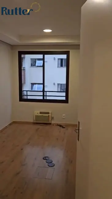 Foto 5 de Sala Comercial à venda e para alugar, 32m2 em Vila Suzana, São Paulo - SP