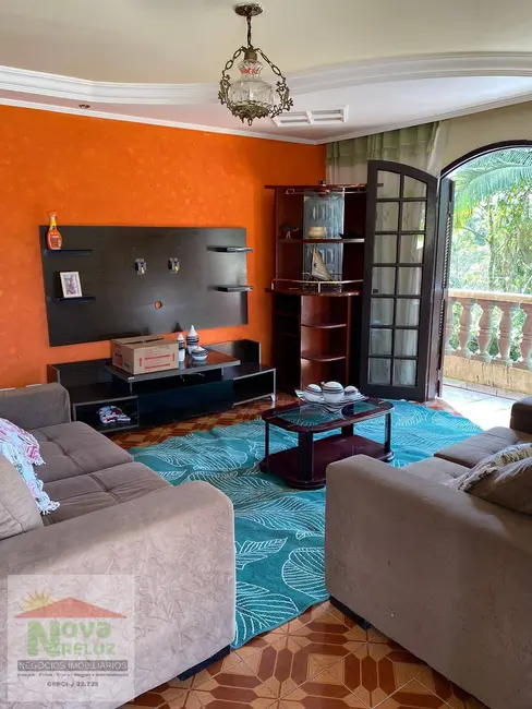 Chácara com 3 quartos à venda, 300m2 em Ribeirao Pires - SP - imagem 3 Foto 3 de Chácara com 3 quartos à venda, 300m2 em Ribeirao Pires - SP