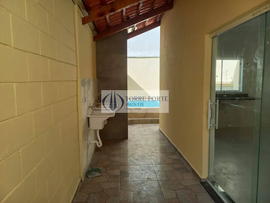 Foto 2 de Casa com 2 quartos à venda, 204m2 em Itanhaem - SP