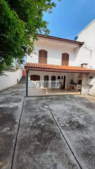 Foto 1 de Casa com 4 quartos à venda, 300m2 em Vila Pilar, Aruja - SP