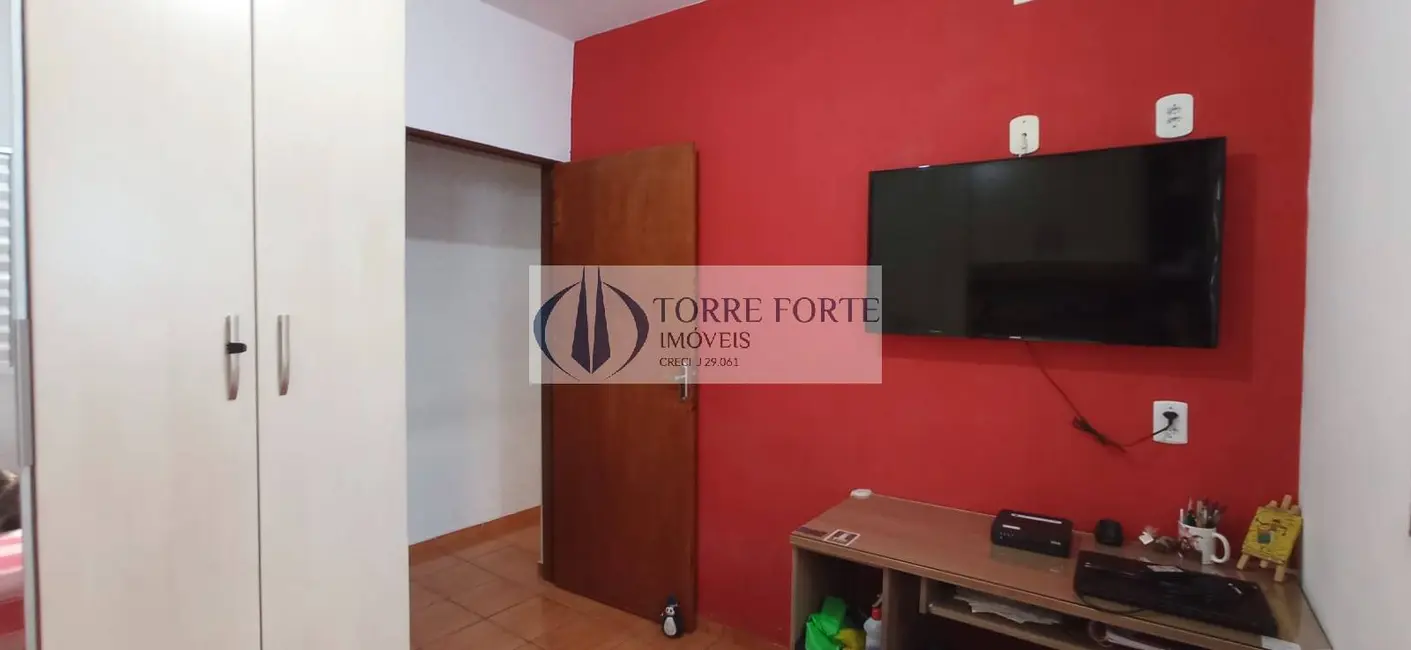 Foto 6 de Casa com 2 quartos à venda, 138m2 em Parque dos Bancários, São Paulo - SP