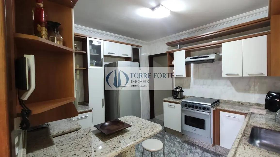 Sobrado com 4 quartos à venda, 270m2 em Jardim Ângela (Zona Leste), São Paulo - SP - imagem 8 Foto 8 de Sobrado com 4 quartos à venda, 270m2 em Jardim Ângela (Zona Leste), São Paulo - SP