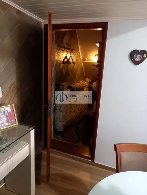 Sobrado com 4 quartos à venda, 240m2 em Jardim do Estádio, Santo Andre - SP - imagem 7 Foto 7 de Sobrado com 4 quartos à venda, 240m2 em Jardim do Estádio, Santo Andre - SP