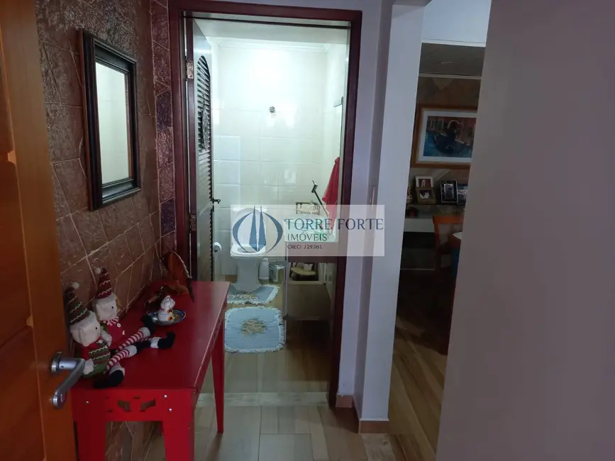 Sobrado com 4 quartos à venda, 240m2 em Jardim do Estádio, Santo Andre - SP - imagem 6 Foto 6 de Sobrado com 4 quartos à venda, 240m2 em Jardim do Estádio, Santo Andre - SP