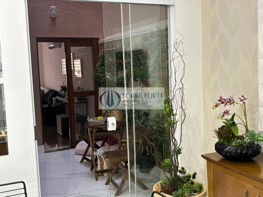 Sobrado com 4 quartos à venda, 240m2 em Vila Floresta, Santo Andre - SP - imagem 3 Foto 3 de Sobrado com 4 quartos à venda, 240m2 em Vila Floresta, Santo Andre - SP