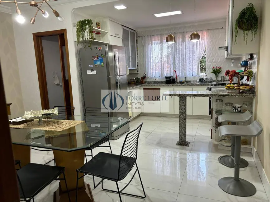 Sobrado com 4 quartos à venda, 240m2 em Vila Floresta, Santo Andre - SP - imagem 5 Foto 5 de Sobrado com 4 quartos à venda, 240m2 em Vila Floresta, Santo Andre - SP