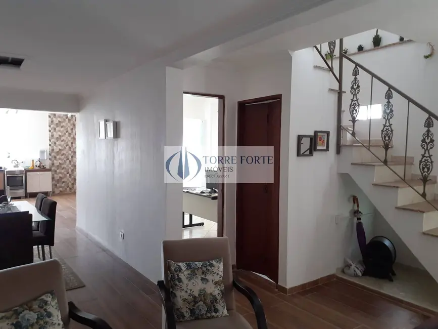 Foto 4 de Casa com 4 quartos à venda, 300m2 em Vila Cecília, Mogi Das Cruzes - SP