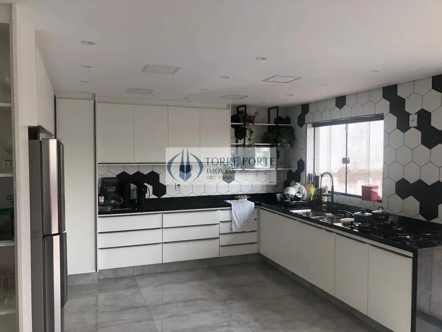 Sobrado com 3 quartos à venda, 269m2 em Jardim Ivone, São Paulo - SP - imagem 4 Foto 4 de Sobrado com 3 quartos à venda, 269m2 em Jardim Ivone, São Paulo - SP