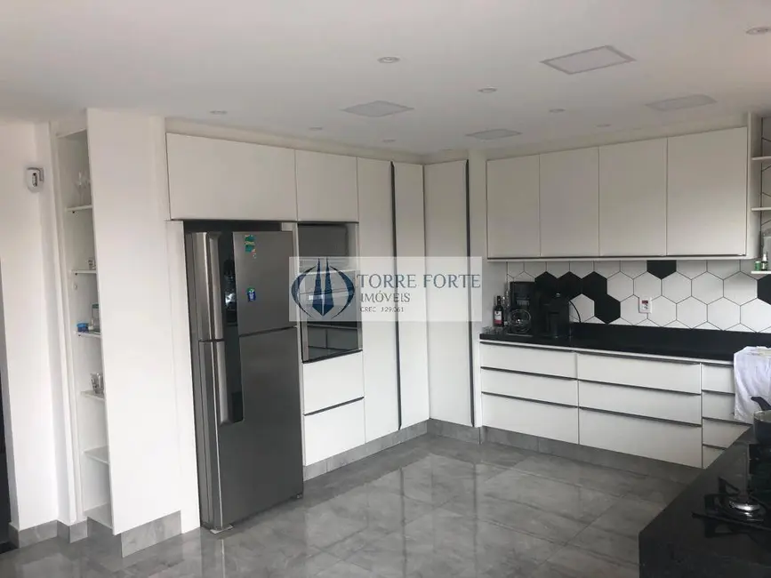 Sobrado com 3 quartos à venda, 269m2 em Jardim Ivone, São Paulo - SP - imagem 6 Foto 6 de Sobrado com 3 quartos à venda, 269m2 em Jardim Ivone, São Paulo - SP