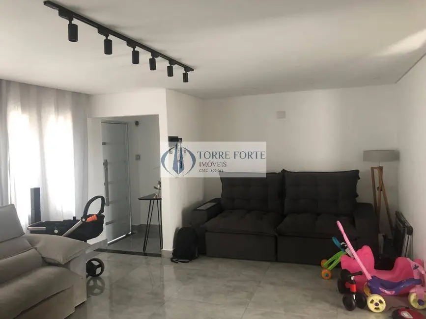 Sobrado com 3 quartos à venda, 269m2 em Jardim Ivone, São Paulo - SP - imagem 2 Foto 2 de Sobrado com 3 quartos à venda, 269m2 em Jardim Ivone, São Paulo - SP