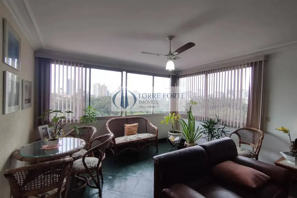 Foto 4 de Apartamento com 3 quartos à venda, 140m2 em Aclimação, São Paulo - SP